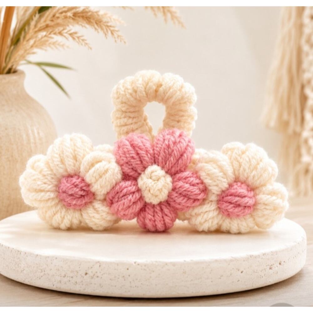 Ivory Pink Knit Flower Hair Claw Clip New - Picture 2 of 3